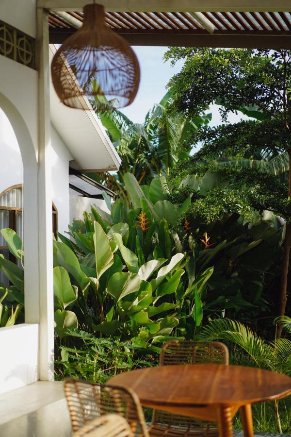 Suku Lifestyle Hotel & Villas Selong Belanak Exteriér fotografie